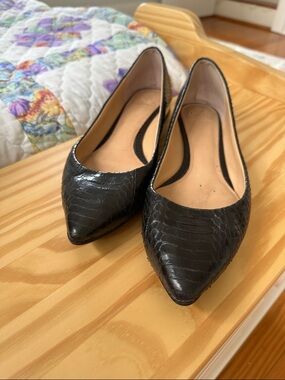 Tory Burch Black Pointed Toe Croc-Embossed Flats